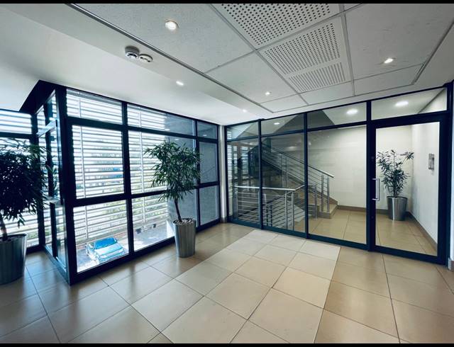 133M² OFFICE TO LET IN FOURWAYS